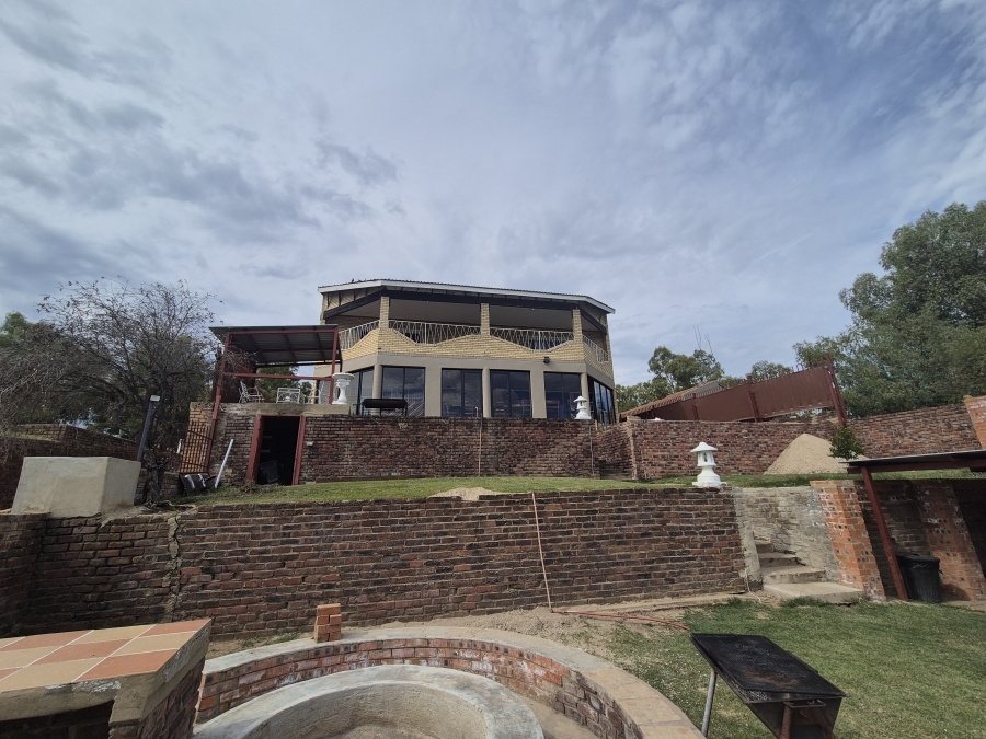 5 Bedroom Property for Sale in Bloemhof North West